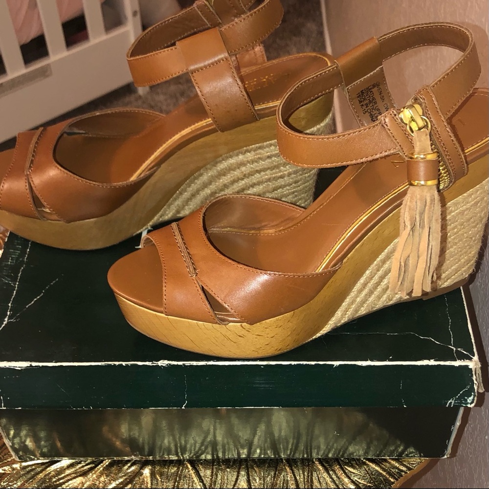 Ralph Lauren wedge platform sz 9 tan leather gold buckle sandals - worn 1x only!